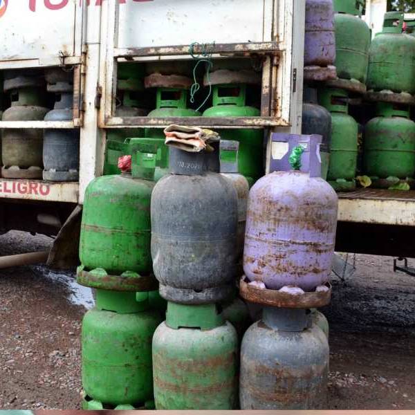 Denuncian que las garrafas de gas subieron hasta un 218% desde que Sturzenegger desreguló el mercado