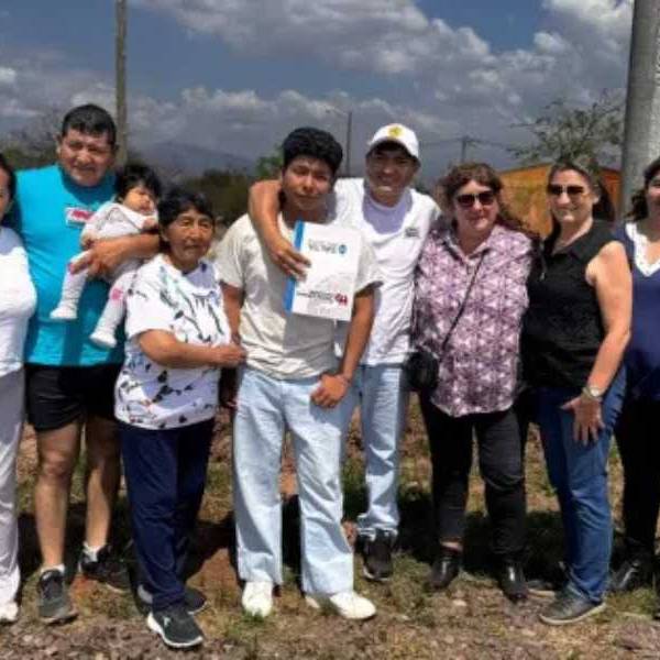 La felicidad de empezar un hogar: En La Viña se entregaron terrenos a 16 familias en el marco del plan Mi Lote