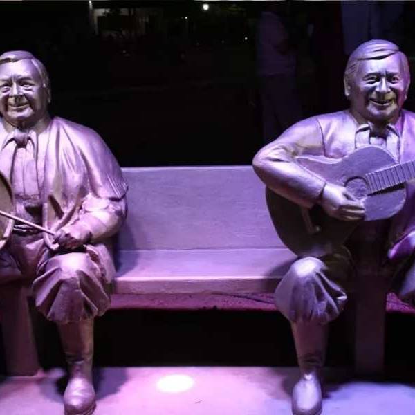 En Orán inmortalizaron a Federico Córdoba y “Ucucha” Franco con esculturas de tamaño real