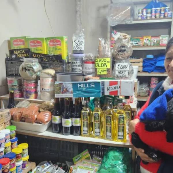 La vida en el mercado San Miguel: Ana María Solís y su historia de fe, familia y sanación