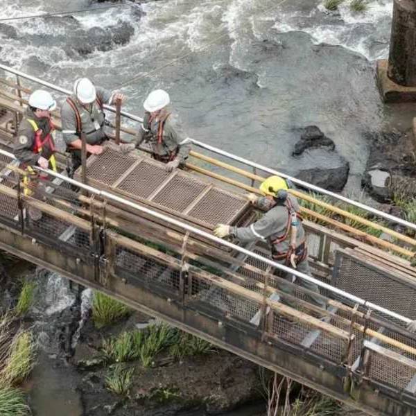 El Niño desata una crecida histórica en las Cataratas del Iguazú: Desmontaron la pasarela de la Garganta del Diablo