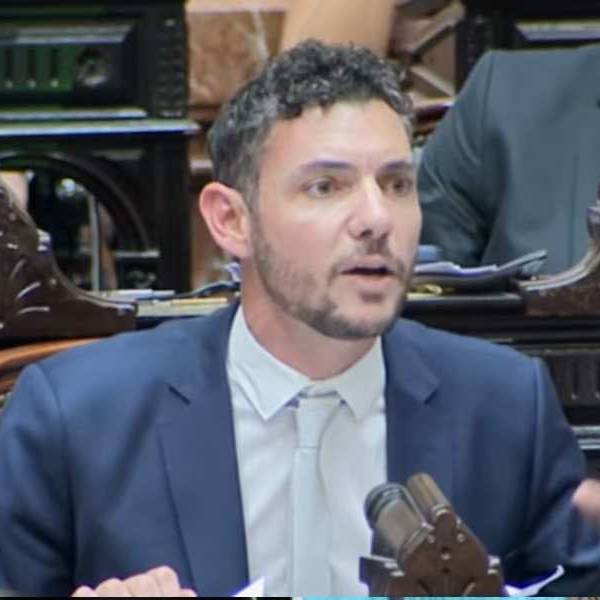 Diputado libertario Damián Arabia: “Hay más gente que llega a fin de mes desde que asumió el presidente Milei”