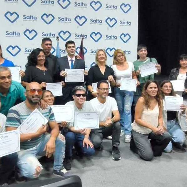 Adultos 2000: el municipio celebra nuevos egresados y lanza más inscripciones