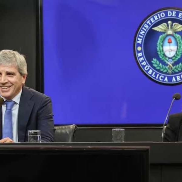 Caputo presentó  y el nuevo proyecto de Inocencia Fiscal: “Tener los dólares debajo del colchón es un muy mal negocio”