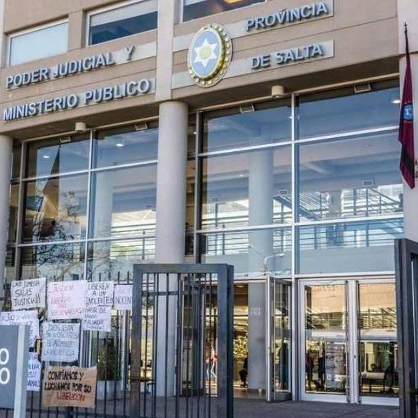 La trampa de la firma en blanco: juzgan a un abogado salteño por intentar robarle la casa a su exesposa y ejercer violencia sobre ella