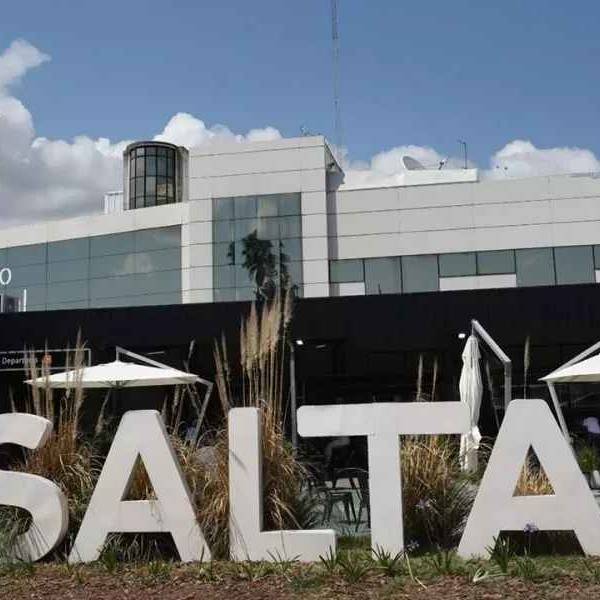 Alerta en el aeropuerto: Impiden que dos menores de edad sean llevadas sin autorización por un padre y una abuela