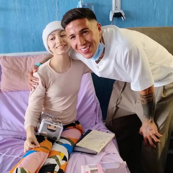 El noble gesto de Enzo Fernández con niños internados en el Hospital Garrahan: “Un día que queda en el corazón”