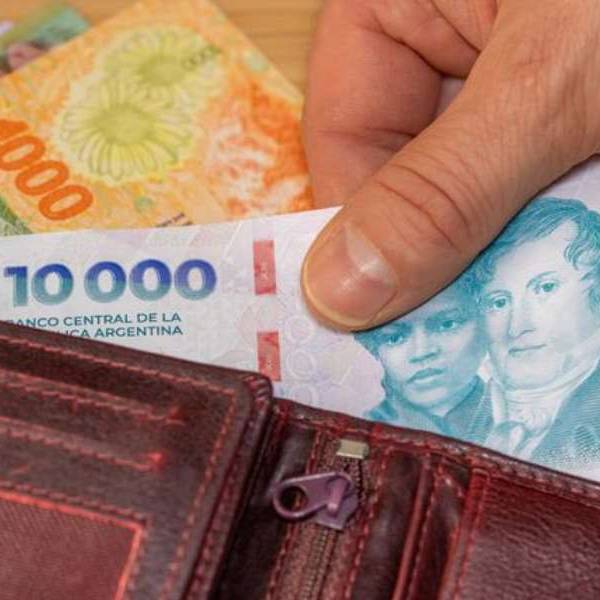Deuda que ahoga a los argentinos: Advierten que las tarjetas devoran porciones cada vez más grende de los salarios