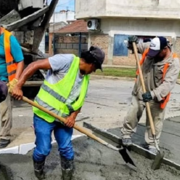 En Orán presos adoquinan calles de la ciudad norteña: : “La idea es que devuelvan a la sociedad con algo”