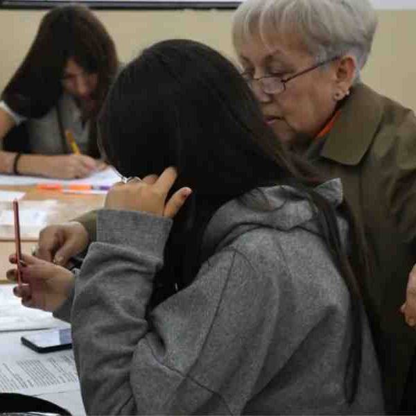 El esfuerzo rinde frutos: estudiantes aprobaron las previas gracias al apoyo escolar de la Municipalidad en los CIC
