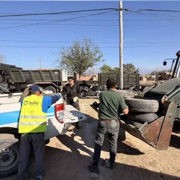 Sigue la lucha contra el Dengue en la ciudad de Salta: Se retiraron 5 toneladas de chatarras en Solís Pizarro