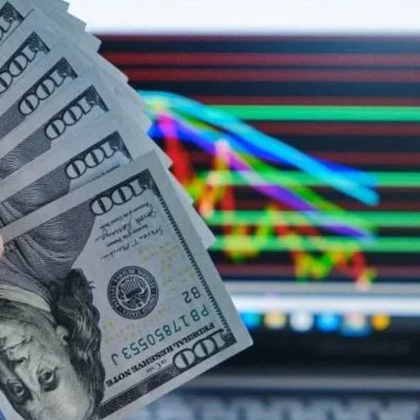 El dólar mantiene la racha alcista en el inicio de julio: En el mercado ya se habla de una devaluación gradual