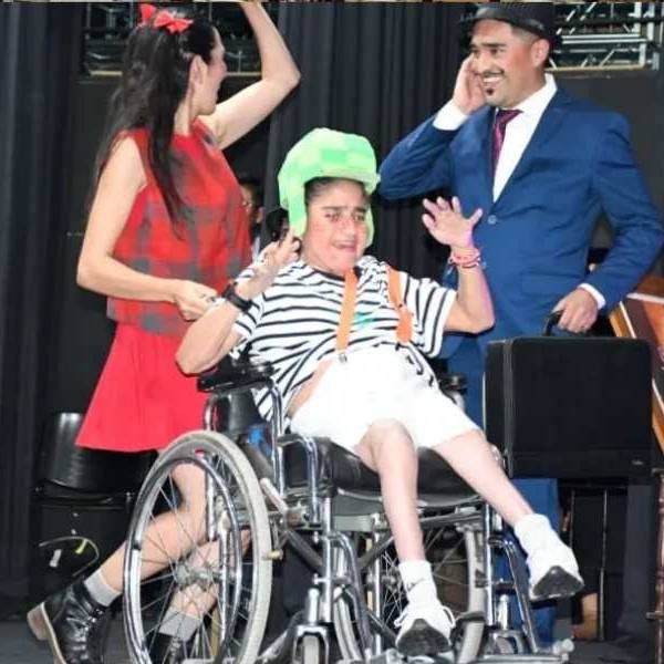 Talento sin límites: actores con parálisis cerebral brillaron en el Teatro Municipal