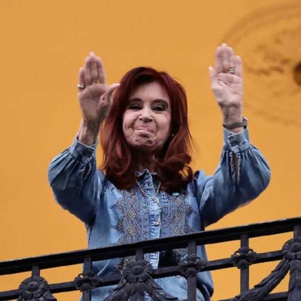 Cristina Kirchner evoluciona favorablemente tras su cirugía de apendicitis