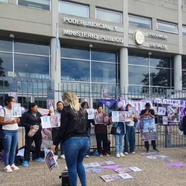 Familiares y amigos de la joven asesinada en Campo Quijano piden que atrapen al femicida: 