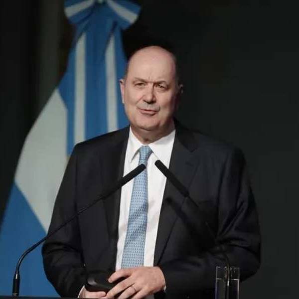 Sturzenegger insiste en que la morosidad de las  familias no es tema del Estado: “Es gente grande que sabe lo que hizo”