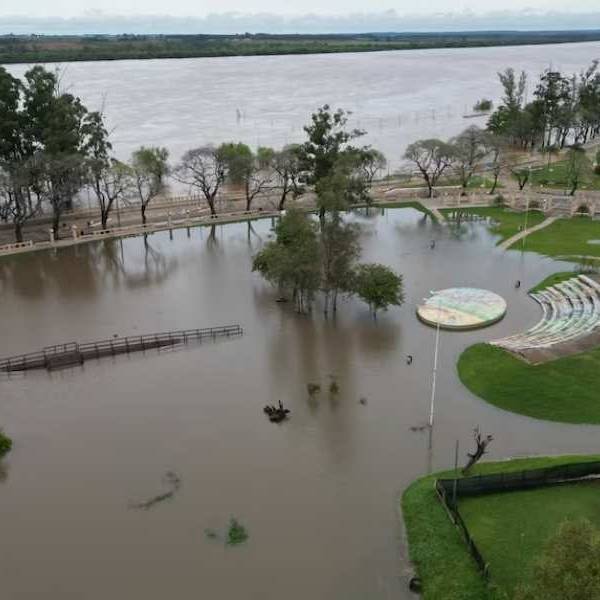 El Niño ya impacta en el Litoral: primeras evacuaciones y restricciones fronterizas con Uruguay y Brasil