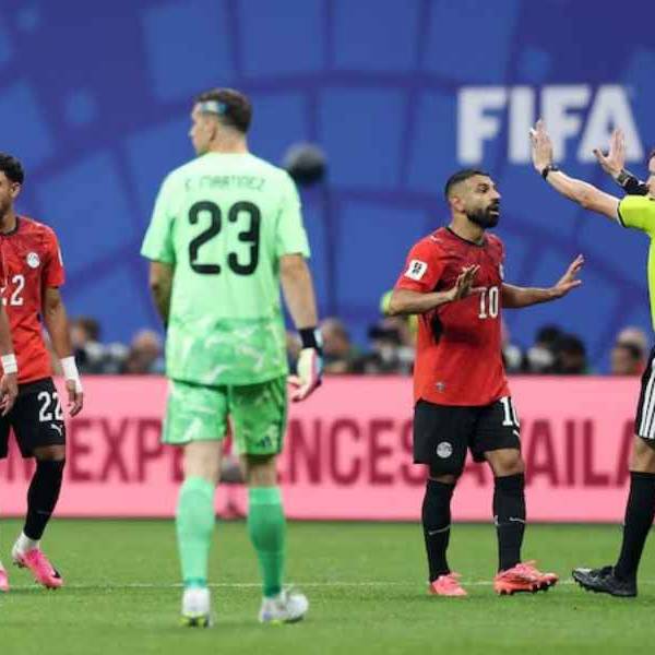 La FIFA se pronunció tras las críticas a los árbitros de Argentina-Egipto: “Las acusaciones infundadas no tienen cabida”