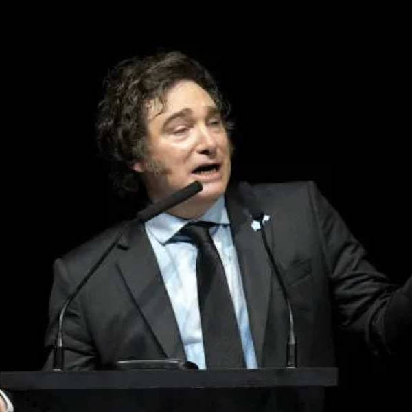 Milei dió una charla en colegio: hubo francotiradores, perros antibomba y un super-despliegue nunca visto