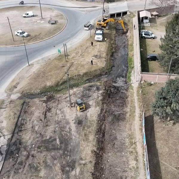 El Municipio acondiciona el canal Urkupiña para prevenir anegamientos en zona sudeste