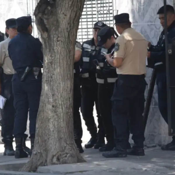 Encuentran sin vida a un jubilado de 80 años en el macrocentro salteño: La policía no descarta ninguna hipótesis