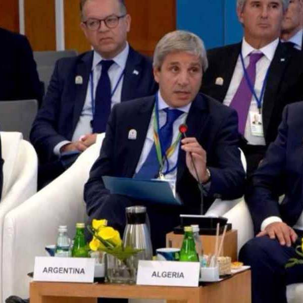 Más deuda: Caputo viaja a la asamblea del FMI en busca de destrabar un desembolso de u$s1.000 millones