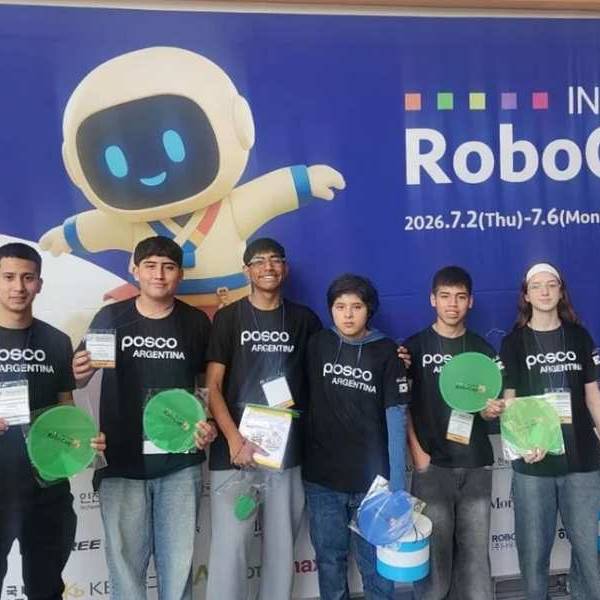 Cinco jovenes salteños ya compiten en el Mundial de Robótica de Corea 