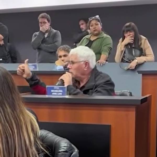 Concejal libertario estalló en plena sesión contra Adorni y Milei: 