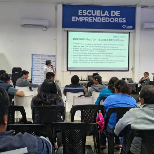 El municipio los capacitó en plomería y Aguas del Norte los asesora para obtener la matrícula profesional