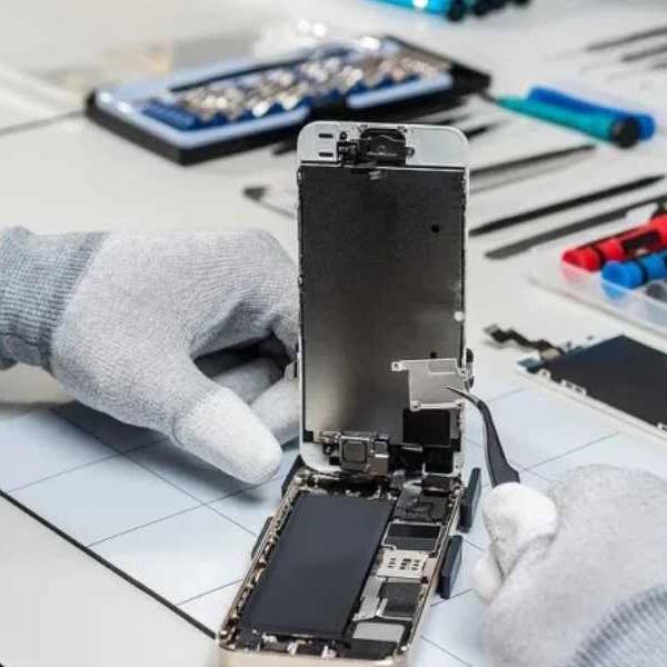 En barrio Palermo I podés aprender a reparar celulares y sumar una herramienta laboral