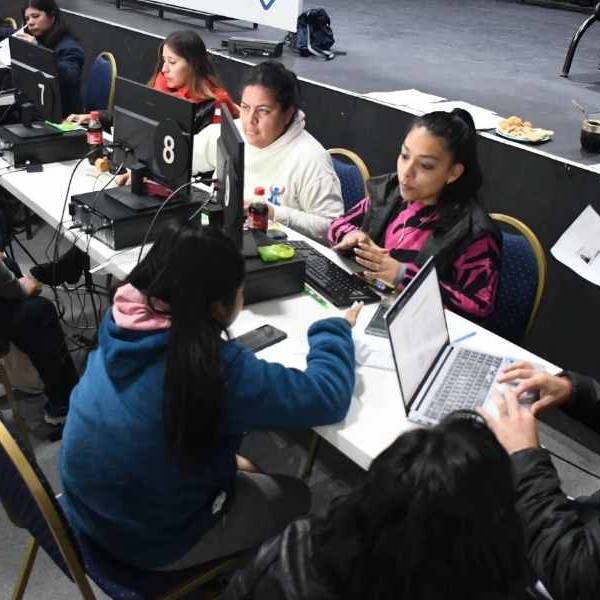 Desde hoy y hasta el 19 de noviembre la muni abre las inscripciones para terminar el secundario con el programa ‘Adultos 2000’