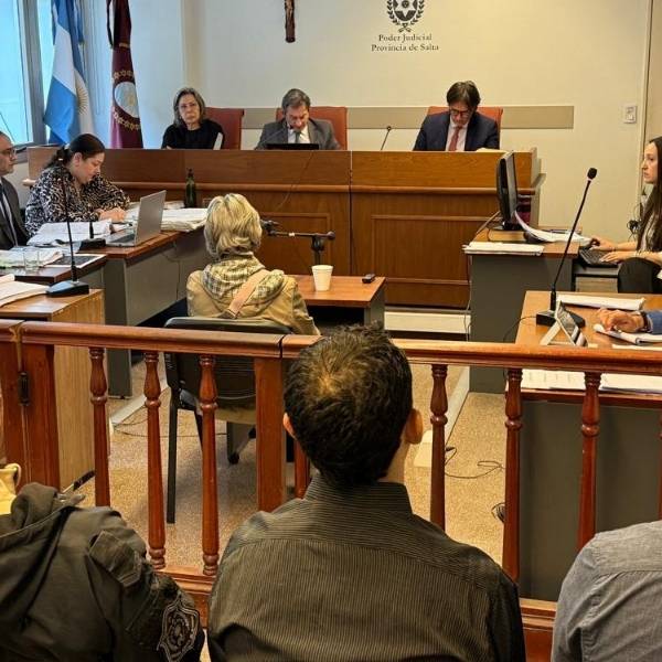 Modus operandi: Vecinas de Jimena Salas testificaron que eran visitadas en 2017 por un hombre con un perro supuestamente extraviado
