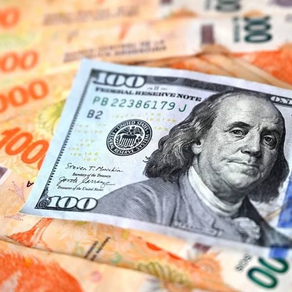 El dólar ya se vende a $1515 y el riesgo país se acerca a los 1500 puntos