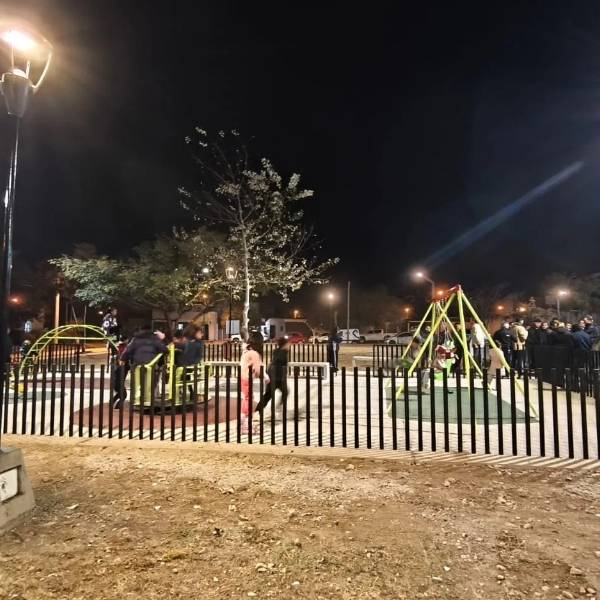 Quedó muy linda: El municipio refaccionó y modernizó la plaza de barrio El Huaico