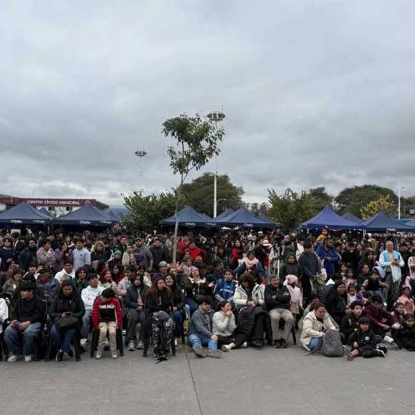 Miles de fanáticos disfrutaron de Dimensión Pop en el Centro Cívico Municipal