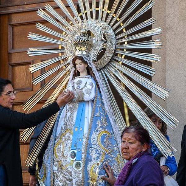 Emocionante: Las imágenes peregrinas del Señor y la Virgen del Milagro continúan recorriendo distintos barrios y localidades de Salta