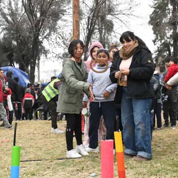 Invitan a los abuelos y nietos a disfrutar del “Volvamos a la Plaza” en Bº Ceferino: Habrá sorteos, kermes, patio matero y juegos