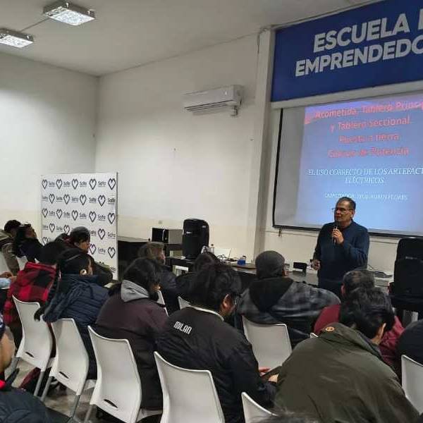 Gran interés vecinal en el taller  “Hogar Seguro: Instalaciones Eléctricas para Calefacción” dictado en la Escuela de Emprendedores