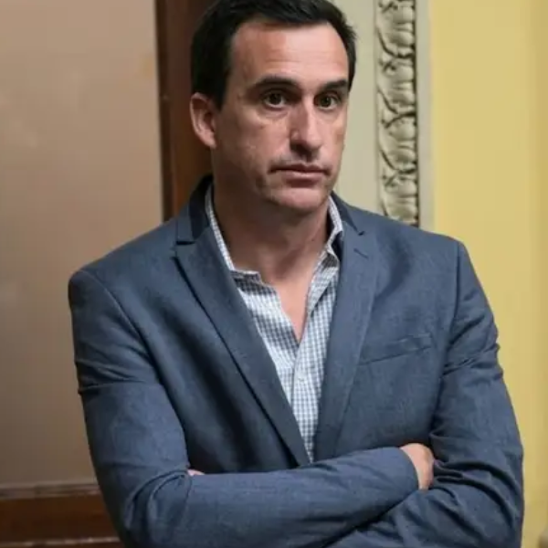 Mientras la Justicia sigue investigando a Manuel Adorni, designan a su mano derecha en el Banco Nación