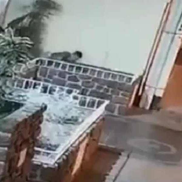 Un Trapito cayó desde un edificio en pleno centro salteño: Vio una ventana abierta y quiso entrar a robar a un departamento