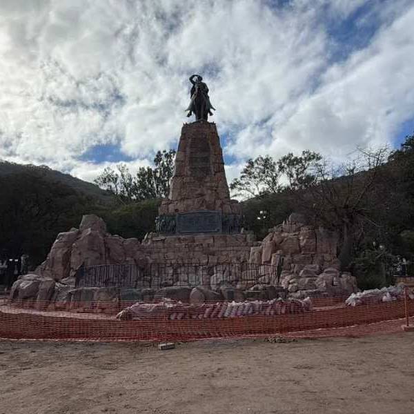 Renuevan el entorno del Monumento a Güemes para salteños y turistas: 