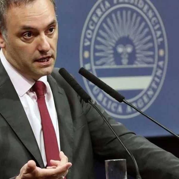 La escribana de Adorni dijo que no sabe de dónde sacó la plata para comprar el departamento y la casa del country