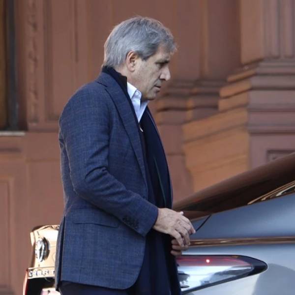 Luis Caputo le negó a Kicillof los permisos para tomar un crédito internacional para una obra de cloacas en La Plata