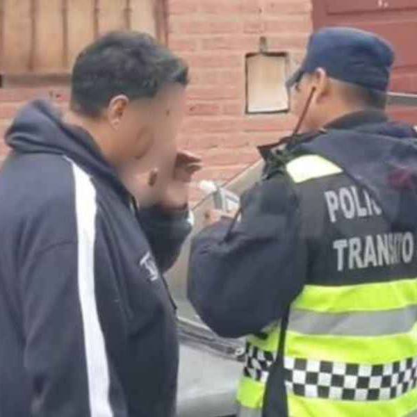 Lo detuvieron a tiempo: Un conductor alcoholizado estuvo a punto de causar un sinietros vial en Villa Chartas