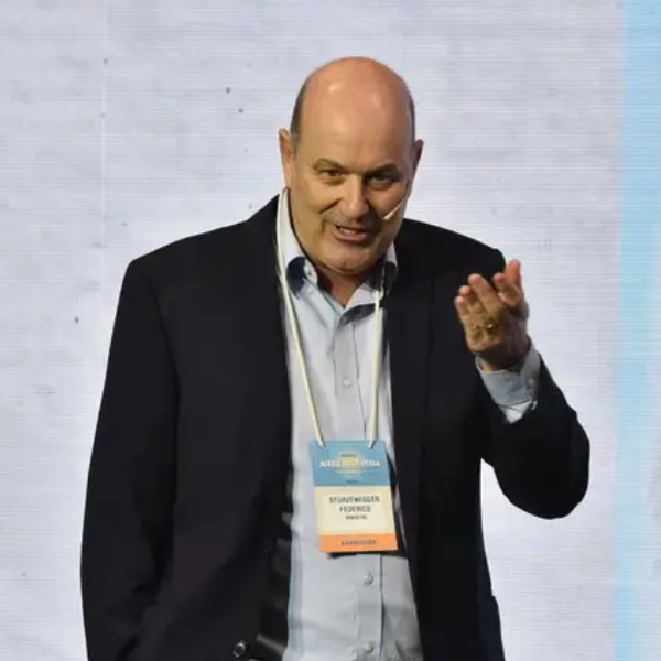 Revelan millonario contrato de Cancillería con la esposa de Sturzenegger:  