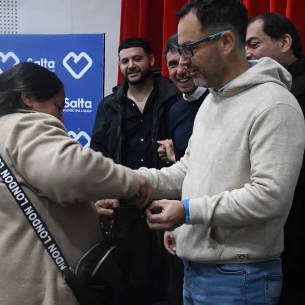 Dando una mano en momentos de crisis: Cada vez más vecinos cuentan con lentes recetados otorgados por el municipio de Salta