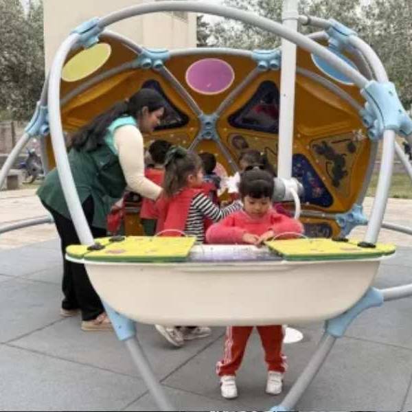 Una escuela salteña sumó un Domo Cósmico para aprender jugando durante el recreo