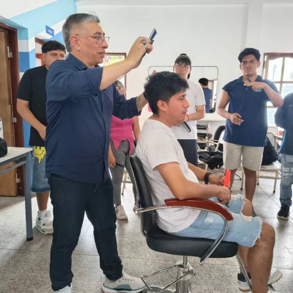 Más capacitación y más oportunidades: Empezaron las clases de la Escuela Municipal de Peluquería y Barbería