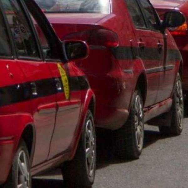 La AMT prohibió la publicidad de juegos de azar y apuestas en taxis y remises de Salta