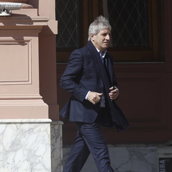 Autocrítica cero: Tras una nueva paliza en el Congreso, el gobierno sale a instalar la teoría del golpe